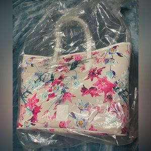 NWT Naturalizer floral tote with matching wristlet zip pouch or clutch